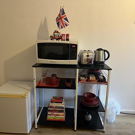 Modern, Large Independent Room With En-Suite Bathroom In Private Owned Apartment London Exterior photo